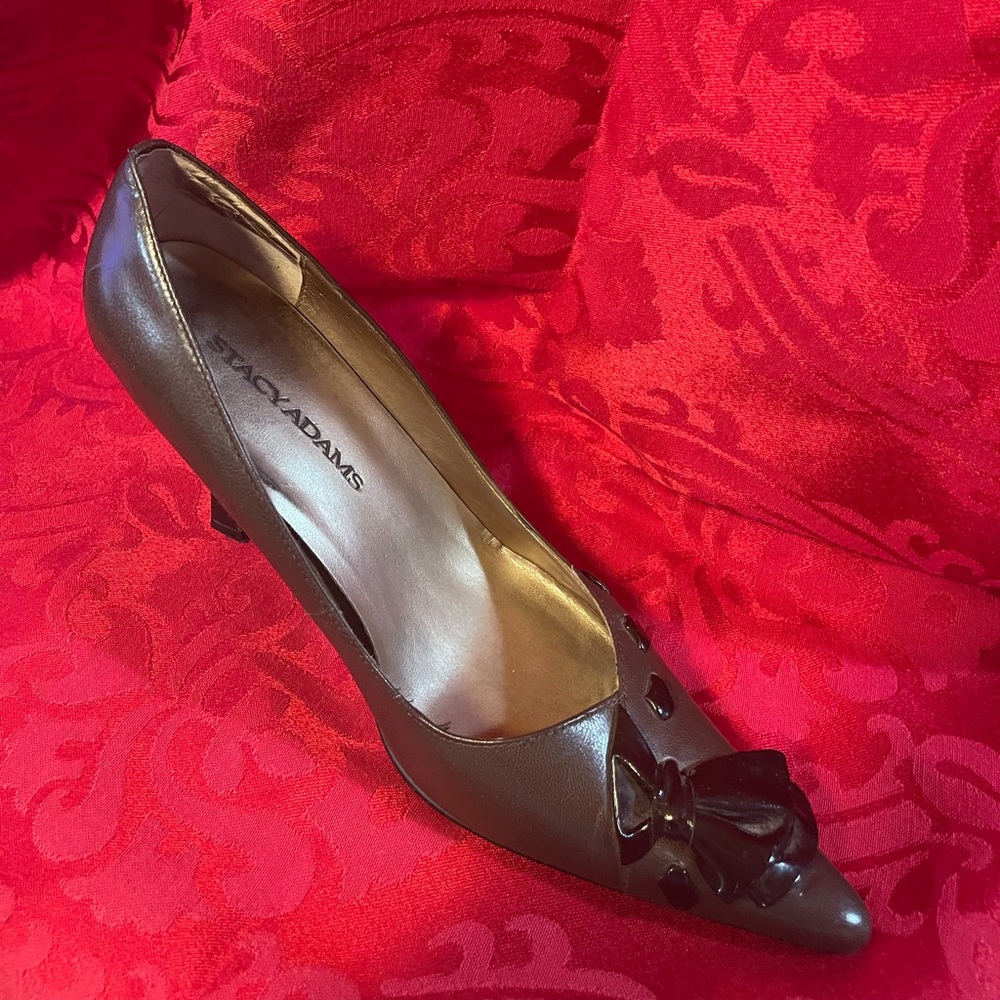 #42 dark brown w/ black bow tie heels Stacy adams